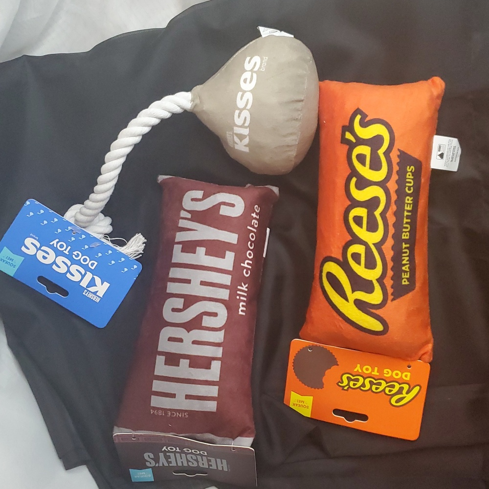 NWOT‎ Hershey's & Reese's Dog Toy Set
